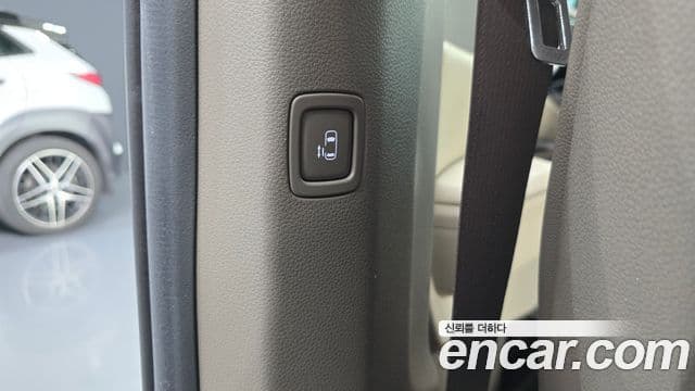 Kia Carnival 2023 — ფოტო 21/33