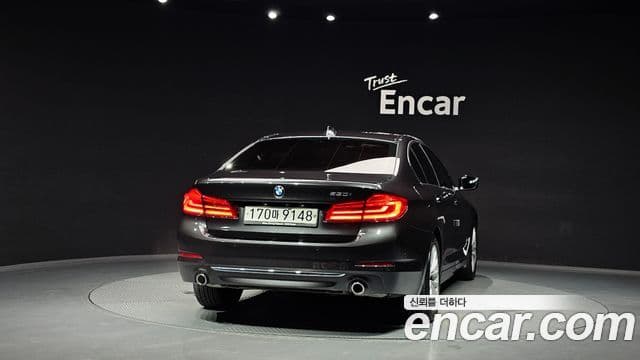 BMW 5 Series 2020 — ფოტო 4/20