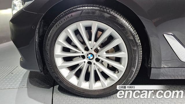 BMW 5 Series 2020 — ფოტო 5/20
