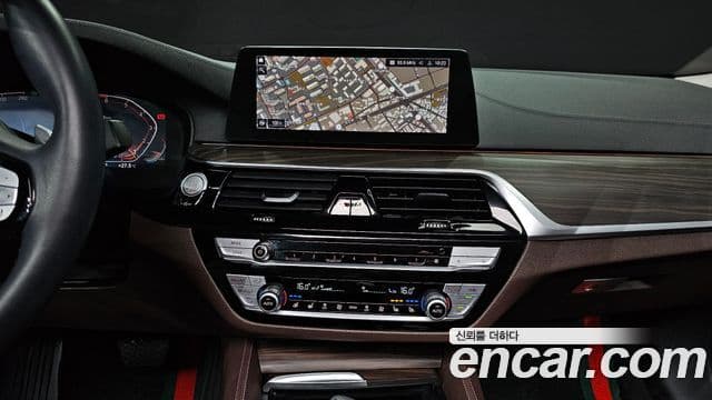 BMW 5 Series 2020 — ფოტო 13/20