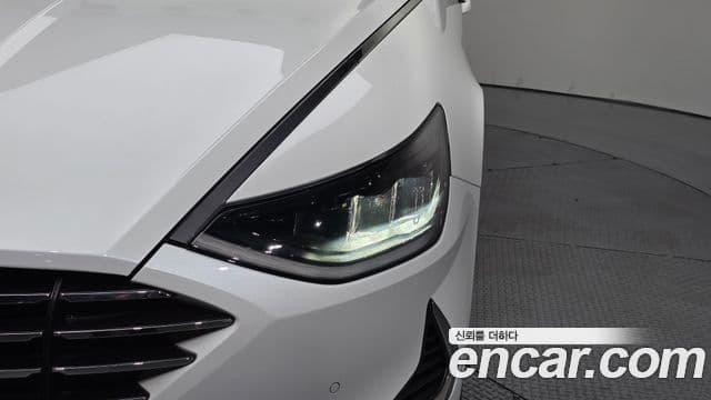 Hyundai Sonata Hybrid 2021 — Photo 28/31