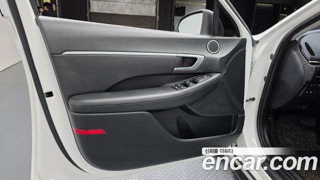 Hyundai Sonata Hybrid 2021 — Photo 25/31