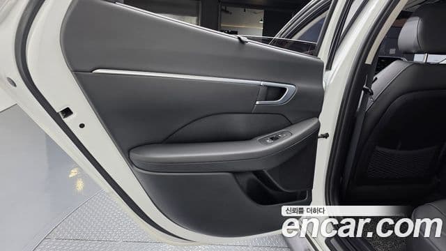 Hyundai Sonata Hybrid 2021 — Photo 31/31