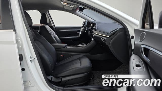 Hyundai Sonata Hybrid 2021 — Photo 21/31