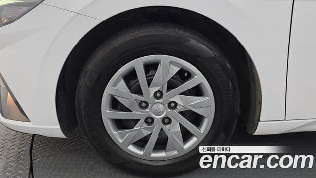 Hyundai The New Avante Hybrid 2021 — ფოტო 7/29