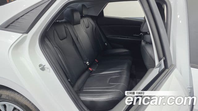 Hyundai The New Avante Hybrid 2021 — ფოტო 1/29