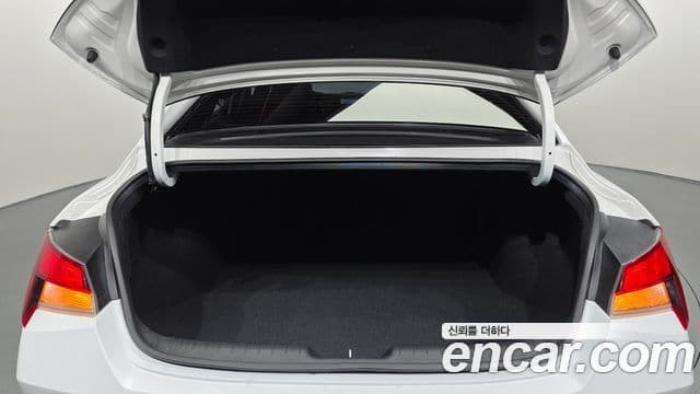 Hyundai The New Avante Hybrid 2021 — ფოტო 19/29