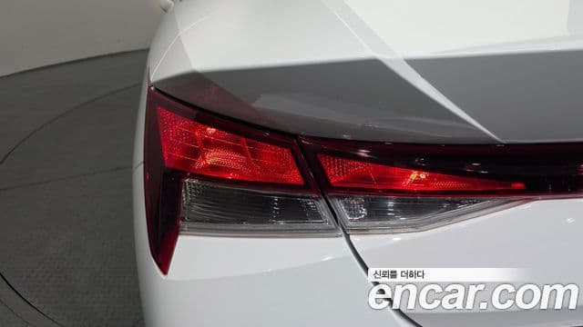 Hyundai The New Avante Hybrid 2021 — ფოტო 16/29