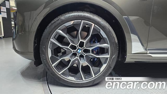 BMW X7 2023 — ფოტო 5/20