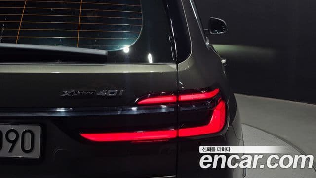 BMW X7 2023 — ფოტო 31/33