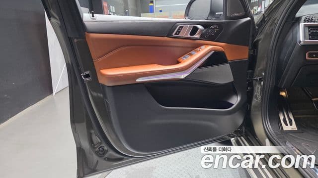 BMW X7 2023 — ფოტო 24/33