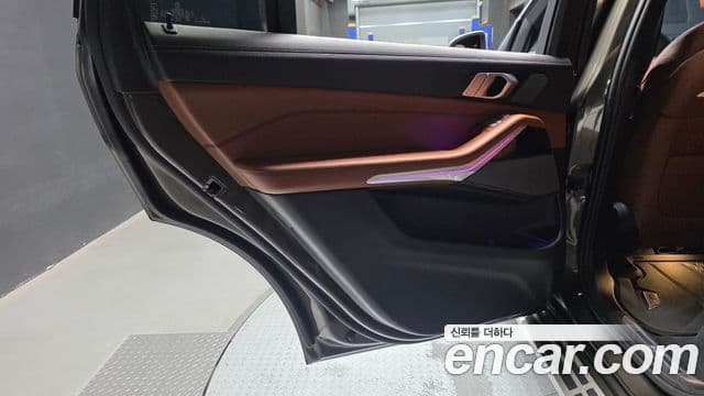 BMW X7 2023 — ფოტო 20/33