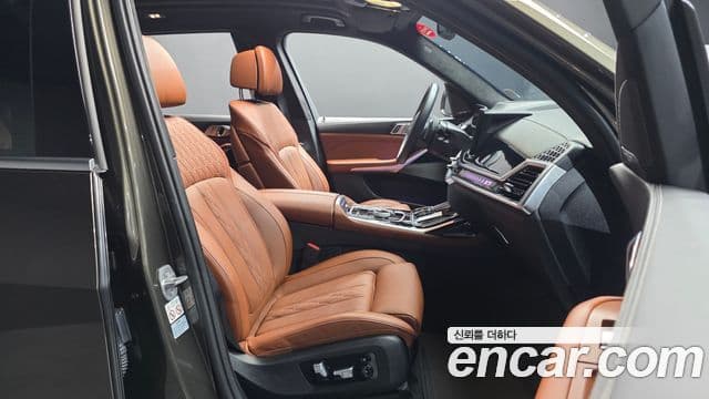BMW X7 2023 — ფოტო 19/33