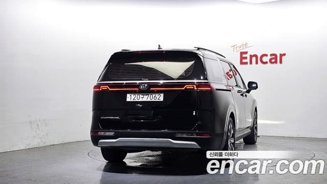 Kia Carnival 2021 — ფოტო 4/20