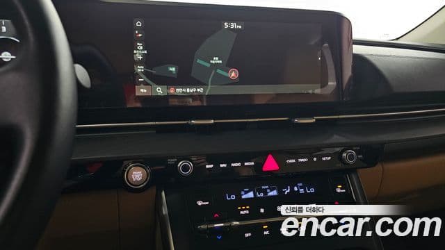 Kia Carnival 2021 — ფოტო 13/20