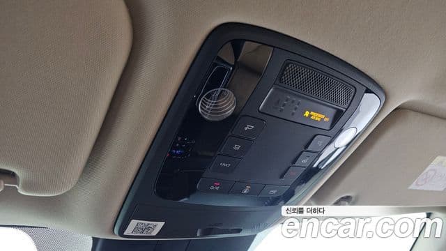 Kia Carnival 2021 — ფოტო 16/20