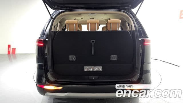 Kia Carnival 2021 — ფოტო 19/20