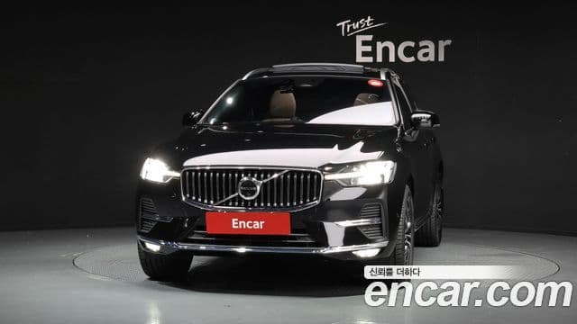 Volvo XC60 2022 — ფოტო 3/20