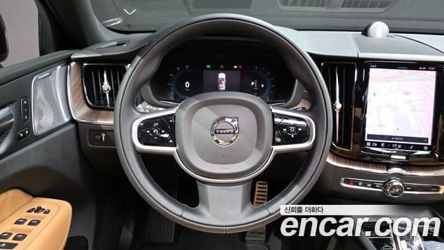 Volvo XC60 2022 — ფოტო 12/20