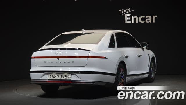 Hyundai Grandeur 2023 — Şəkil 2/20