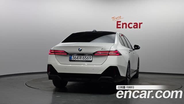 BMW 5 Series 2025 — ფოტო 4/20