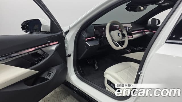 BMW 5 Series 2025 — ფოტო 10/20
