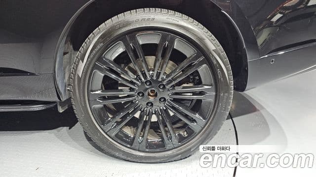 Land Rover Range Rover 2023 — Photo 2/31