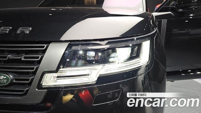 Land Rover Range Rover 2023 — Photo 21/31