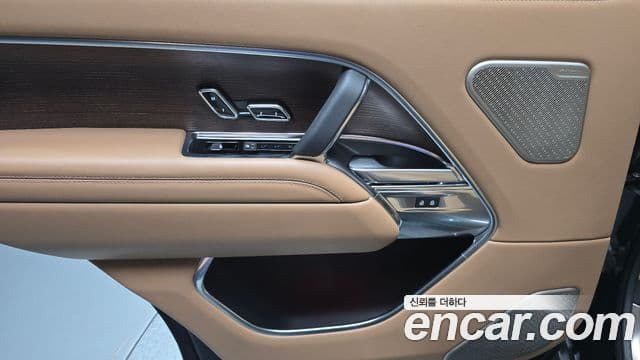 Land Rover Range Rover 2023 — Photo 9/31