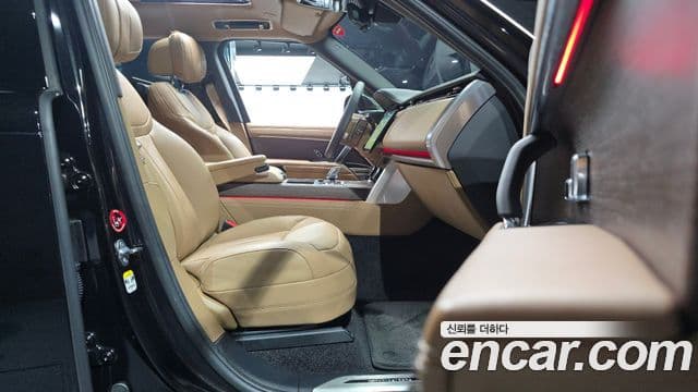 Land Rover Range Rover 2023 — Photo 28/31