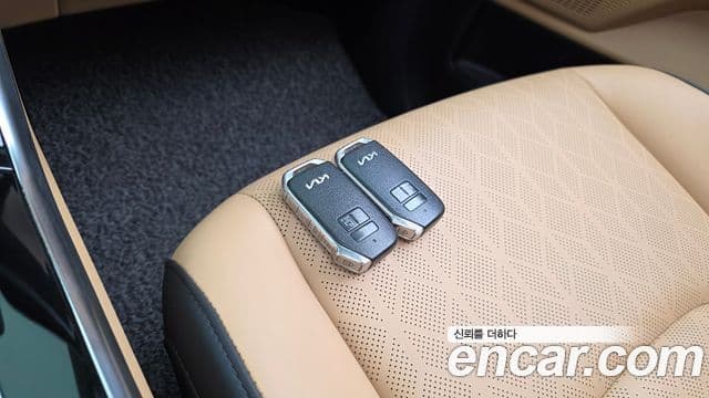 Kia Carnival 2022 — Фото 18/20