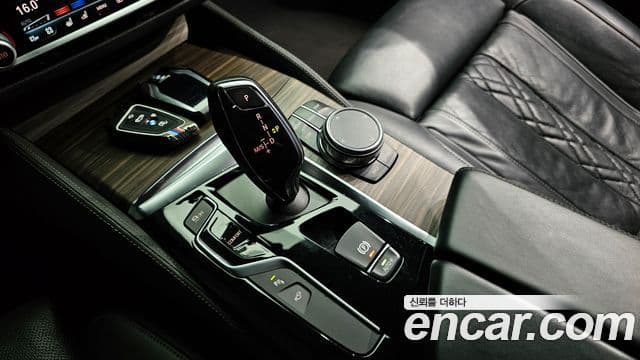 BMW 5 Series 2018 — Фото 9/20