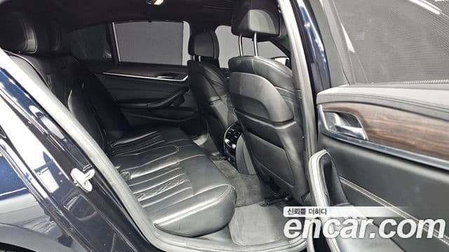 BMW 5 Series 2018 — Фото 12/20