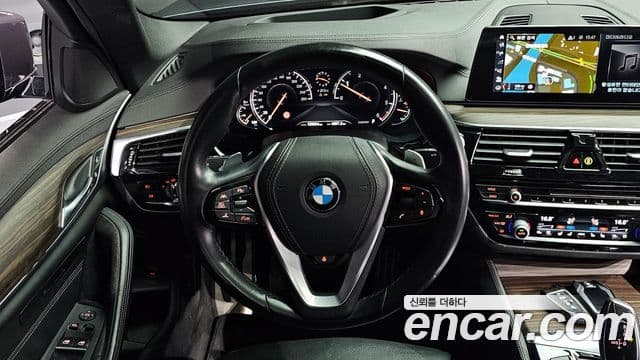 BMW 5 Series 2018 — Фото 13/20