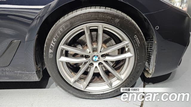 BMW 5 Series 2018 — Photo 31/31