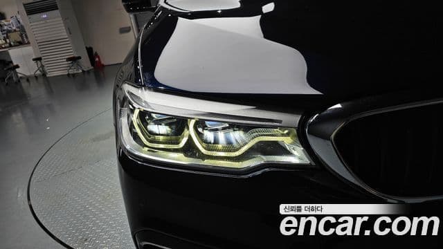 BMW 5 Series 2018 — Photo 15/31