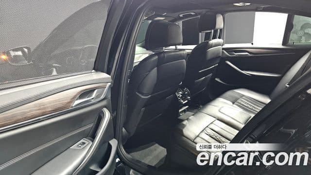 BMW 5 Series 2018 — Photo 2/31