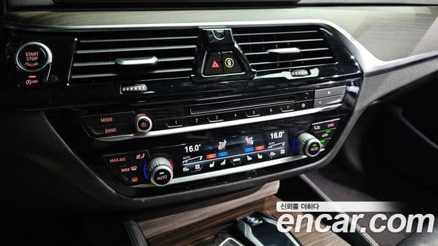 BMW 5 Series 2018 — Photo 13/31