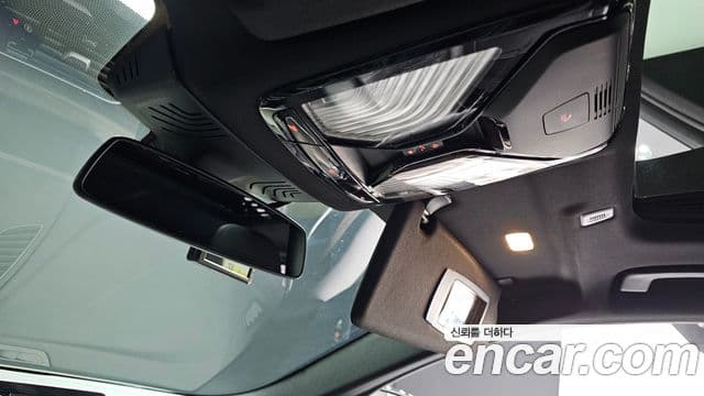 BMW 5 Series 2018 — Photo 17/31