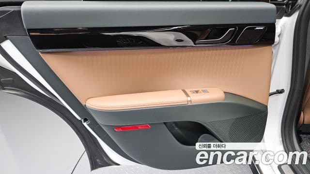 Hyundai Grandeur Hybrid 2024 — Photo 29/34