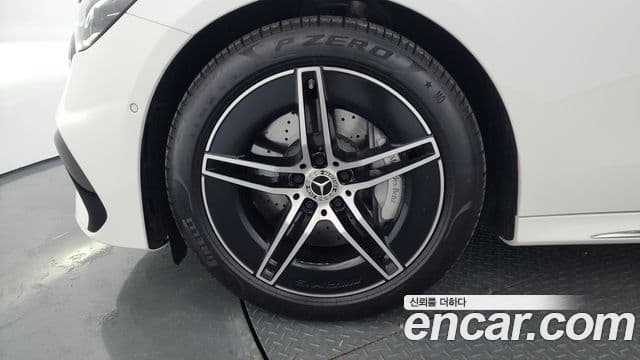 Mercedes-Benz E-Class 2025 — Фото 4/20