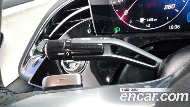 Mercedes-Benz E-Class 2025 — Photo 28/37