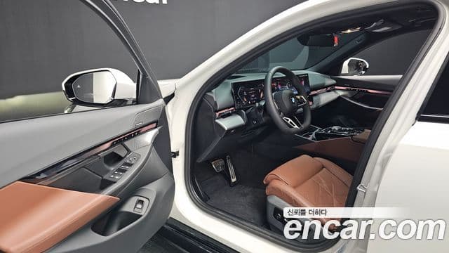 BMW 5 Series 2025 — Şəkil 10/20