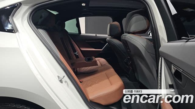 BMW 5 Series 2025 — Şəkil 12/20