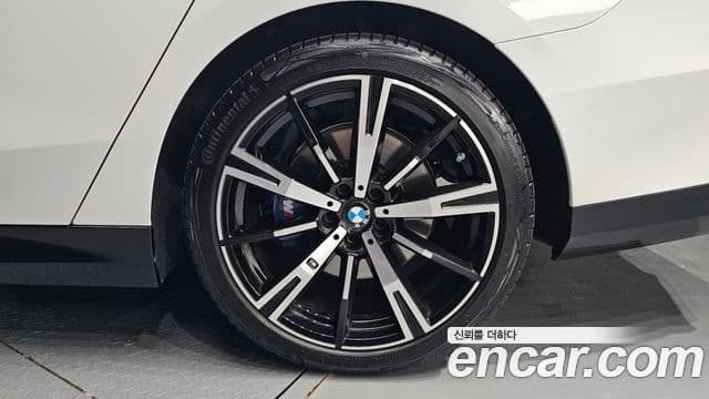 BMW 5 Series 2025 — Photo 14/33