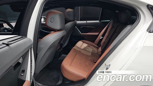 BMW 5 Series 2025 — Photo 16/33