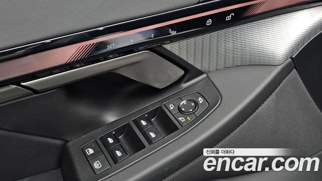 BMW 5 Series 2025 — Photo 12/33