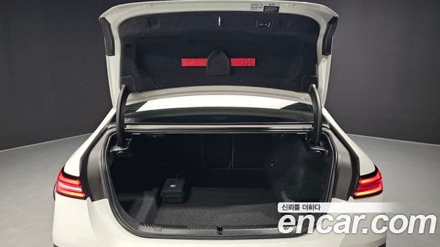 BMW 5 Series 2025 — Photo 26/33