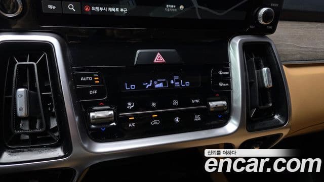 Kia Sorento 2023 — ფოტო 18/20