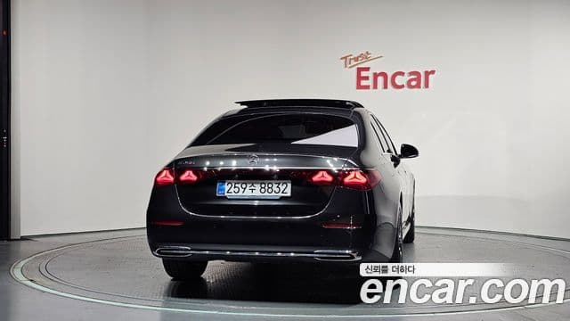 Mercedes-Benz E-Class 2025 — Фото 4/20